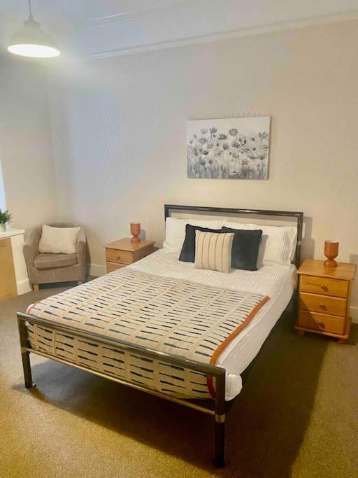 Bright 2 Bedroom Apartment Near Seafront Central ペンザンス エクステリア 写真